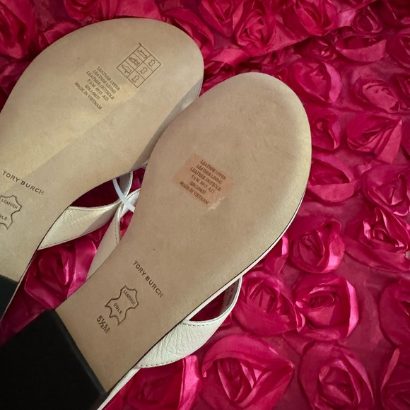 Authentic Tory Burch Classic Flip Flop - Picture 6 of 6